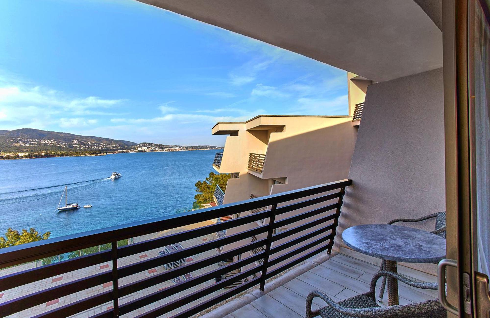Alua Palmanova Bay Aparthotel Kültér fotó